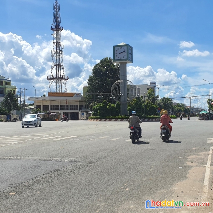 649tr đất chính chủ mt nhựa 20m liền kề khu công nghiệp ,sát thị trấn bến cầu tây ninh