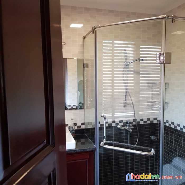 Âu cơ - lô góc- ô tô 98m x 6 tầng, mt 9m, giá 15.5 tỷ.