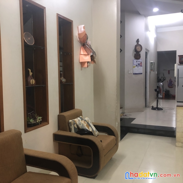 Nhà phạm cự lượng 140m2, 3 tầng, ngang 8.2