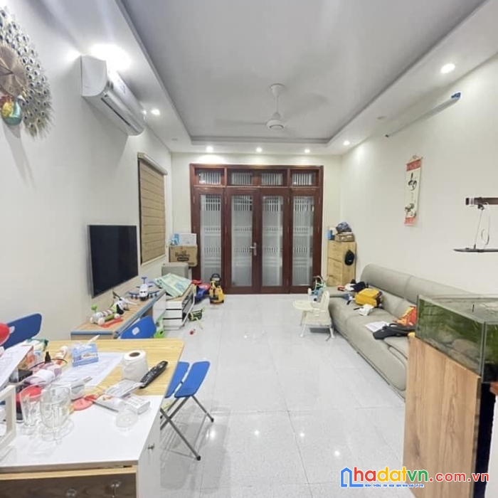 Bán nhà cầu giấy, ngõ đẹp 3 gác tung tăng,tặng nội thất, nhà đẹp ở luôn, 45m2x5, mt4m, giá 5,8 tỷ