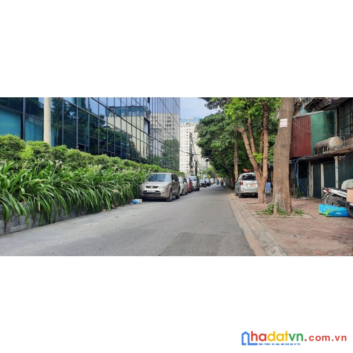 Bán gấp nhà đường trần quốc hoàn 45m2, 5 tầng, phân lô, ô tô tránh, giá 11.2 tỷ.