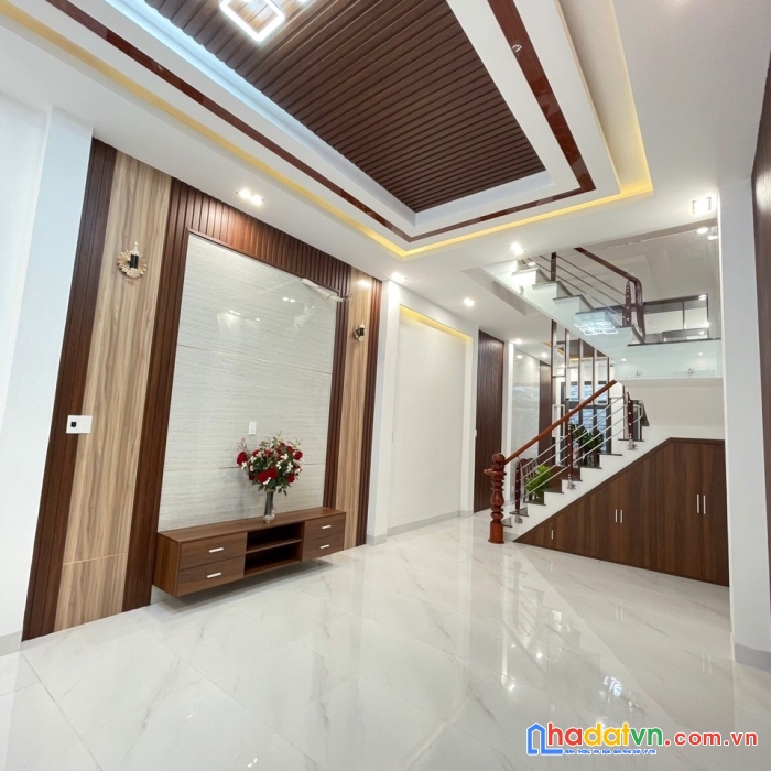 Chính chủ cần bán 'gấp' ngôi nhà mới xây xong, mặt đường rộng 10 mét, quận gò vấp.