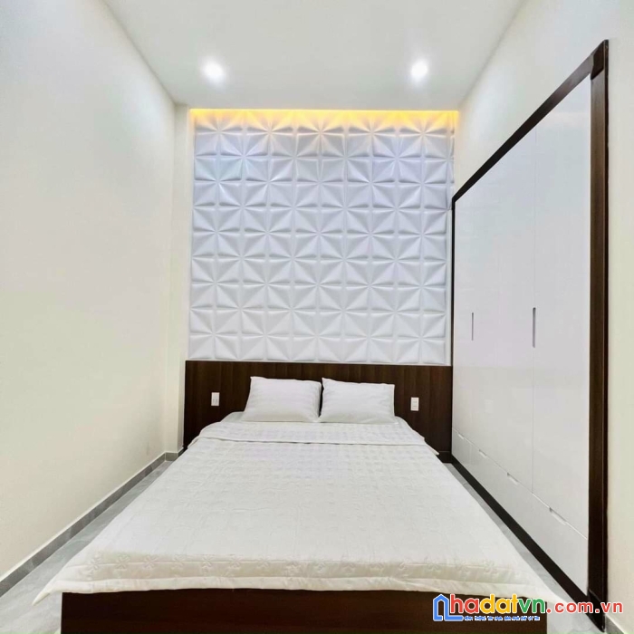 Nhà 2 lầu, hẻm 4m, tân trang, 4 x 11m, chỉ 6.3 tỷ, tân bình