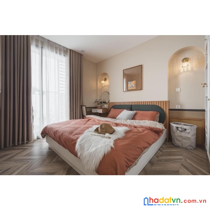 Trần khát chân giao giữa phố huế, lò đúc. 3' ra bờ hồ dt 36mx4t, mt4m, cách oto 50m. nhà đẹp ở ngay