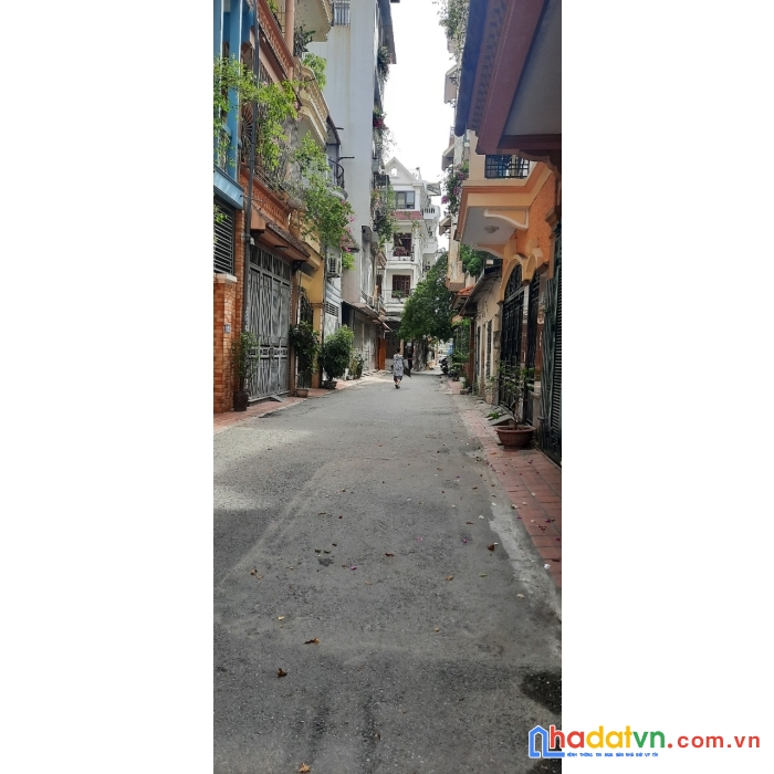 Bán gấp nhà đường trần quốc hoàn 50m2, 5 tầng, phân lô, ô tô tránh, giá 11 tỷ.