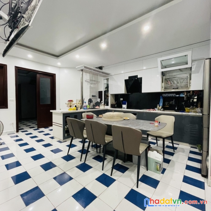 Bán nhà gấp phố nguyễn khang 91,2m2, 5 tầng, mt 5,7m, giá 17,6 tỷ,