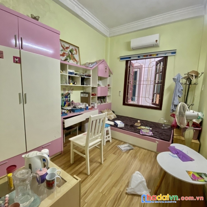 Bán nhà gấp trần quốc hoàn 60,2m2, 5 tầng, mặt tiền 4,3m2, giá 9,6 tỷ.