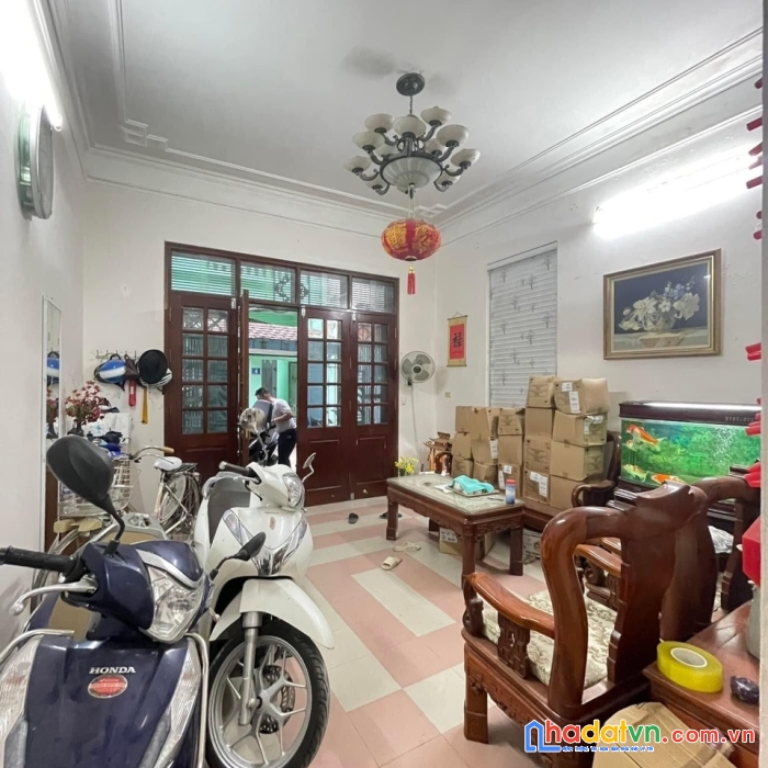 Tt cầu giấy bán nhà 60m, 4 tầng, 3 mặt thoáng, gần ô tô, tiện ích ngập tràn, gần quận uỷ. giá 6.3