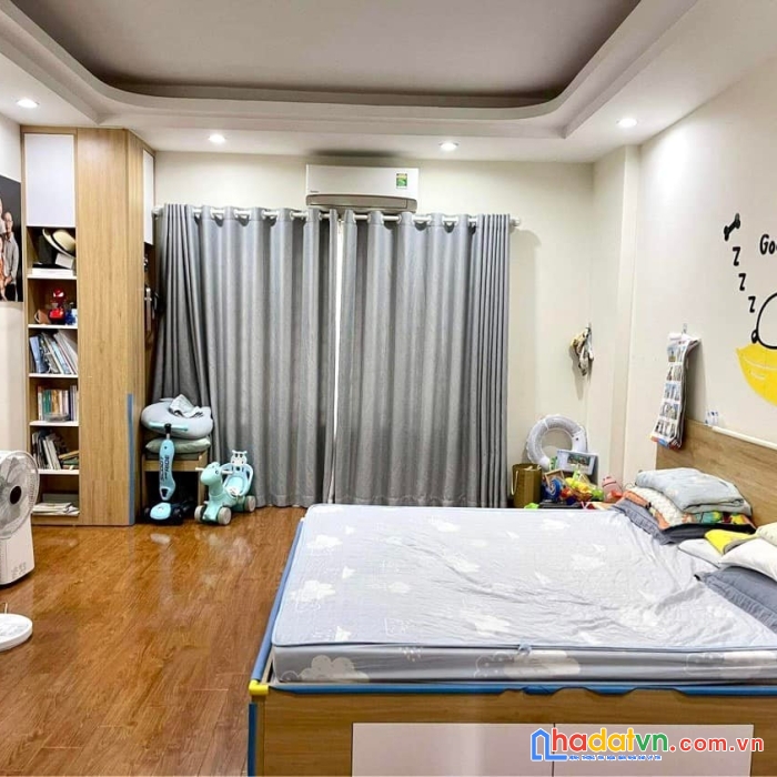 Gia đình cần bán nhà phường vĩnh phúc, lô góc, 20m ra phố, 45m2, 3.8m, giá chào 5.5 tỷ.