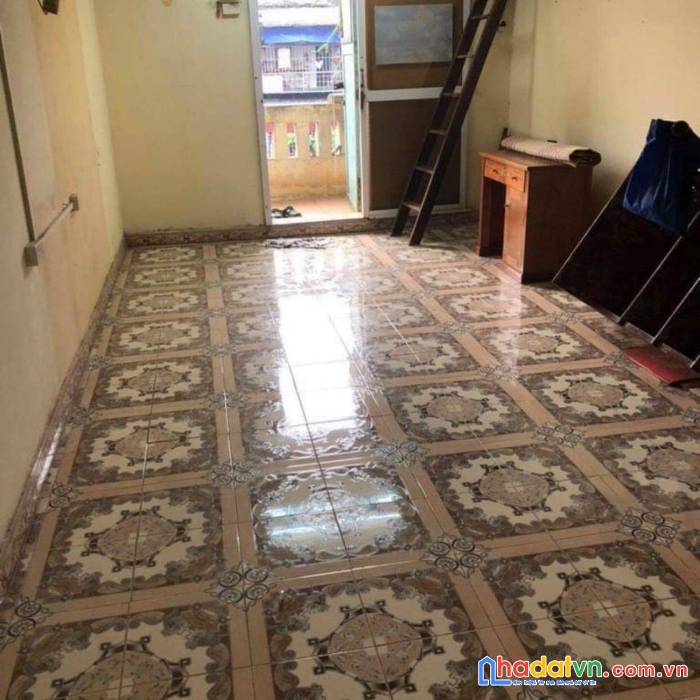 Chính chủ cần bán căn hộ tập thể phố 8/3, khu trung tâm, tiện đi lại,sổ đỏ chính chủ