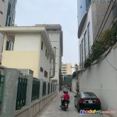 Phố nguyễn chí thanh – mặt ngõ thông rộng ô tô qua - ở hay kinh doanh đều đẹp.
