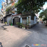 Hẻm xe hơi đậu cửa - khu phân lô - dân trí cao - ngay công viên làng hoa - nhà c4 tiện xây mới -