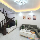 Bán nhà ngọc thụy ,long biên 35m2 4.5 tầng 2,7 ty vài bước ra mipec long biên