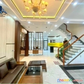 Cần tiền cho con du học. bán gấp nhà 45m2 1 trệt 2 lầu sân thượng, ngay lâm văn bền quận 7