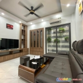 Bán nhà phố hoàng hoa thám, giá 8,35 tỷ (có tl). diện tích 54m2 có thang máy.