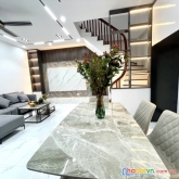 Chuyển công tác,bán gấp nhà hoàng văn thái, sát đầm hồng, 43mx5t, 4,8 tỉ,ảnh thật,tặng nội thất sịn