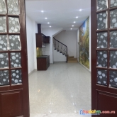 Cần cho thuê nhà nguyên căn 4 tầng giá 11tr/th tại phường bồ đề , long biên , hà nội