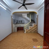 Nguyễn chính siêu hiếm, gần ô tô: dt 30m2; 4 tầng; mt 4m – giá chào 2,6 tỷ.