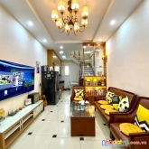 Bán nhà phố ô cách, long biên. 55m2 x 5tầng, 3.85tỷ. nhà đẹp lung linh, sân để xe rộng rãi.