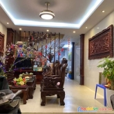 Tin được không? nhà đẹp chùa láng, 2 thoáng, oto, gần phố, gần hồ, 45m2x5t chỉ 6 tỷ.