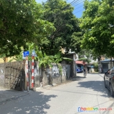 Cần bán gấp nhà cấp 4 tư đình, dt 40m2  đường rải nhựa ôtô vào nhà.