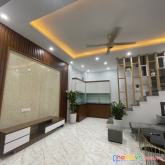 Nhà đẹp ở ngay, 3 mặt thoáng phố quan nhân,dt 30m2 - 5 tầng - mt 4.5m, giá 3.68 tỷ