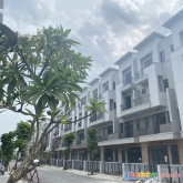 Chuyển công tác cần bán nhà phố 4 tầng chỉ 4 tỷ xxx gần khu dân cư sầm uất tại thành phố từ sơn