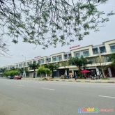 Bán nhà phố trục chính khu đô thị vsip bắc ninh sầm uất.