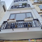 Bán nhà lạc long quân- 40m- 4 tỷ-  ngõ thông kinh doanh