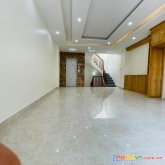 Bán nhà 6 tầng thang máy, ô tô đỗ cổng, giá 7.6 tỷ