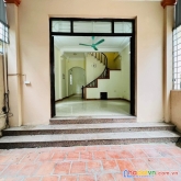 Mình bán nhà 3 tầng ngõ 564 nguyễn văn cừ . long biên. giá rẻ 5.6 tỷ