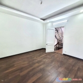 Bán nhà tây hồ - tứ liên - lạc long quân dt 35m2 - 5 tầng - mt 3.3m. giá nhình 5 tỷ. ngõ thông. ô