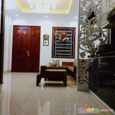 Cần cho thuê nhà nguyên căn 5 tầng tại phố nguyễn văn cừ , lb,hn