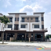 Chính chủ bán shophouse mặt phố đi bộ 26m chỉ 8 tỷ xxx cách long biên 10km