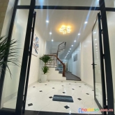 Bán nhà trung kính  diện tích 50 mé,t 4 tầng, mặt tiền 4 m.gia 5,5 tỷ