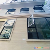 Căn hộ dòng tiền hoàng cầu. doanh thu 200tr/tháng. dt 93m2x9t. nhỏ 30 tỷ