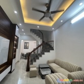 Bán nhà ngõ 413  giải phóng: 42m2, 5 tầng, mt 4m, 4 ngủ, ô tô đỗ 10m, sát chợ.