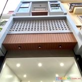Bán nhà nguyễn văn cừ, long biên 50m2* 5 tầng, giá 5,85 tỷ. ô tô 7 chỗ đỗ cửa.