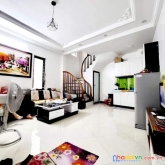 Bán nhà đẹp ngọc trì 52m, 5,5 tỷ, thang máy, ô tô camry ngủ trong nhà, lô góc
