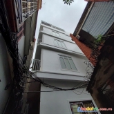 Nhà mới như vừa đập hộp tại võ chí công, hướng cầu giấy, vài mét ra đến hồ tây lộng gió.
