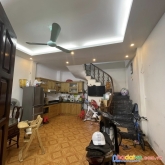 Bán nhà hoàng hoa thám 35m2 5 tầng mặt tiền 4.8m 4.5 tỷ