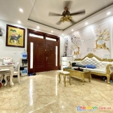 Bán nhà nguyễn văn cừ, long biên - dt 40 m2 x 5t - giá 4.75 tỷ - ngõ 2,7 m, bãi ô tô 10m -