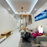 Bán nhà cầu giấy diện tích 37m, xây 5 tầng, mặt tiền giá 4,45 ,sát phố, ngõ thông, gần oto