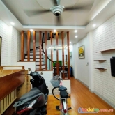 Bán nhà quận long biên, 40mx3t, mt 4.5m, p/lô, ô tô, nhà mới ở ngay giá 2.6 tỷ