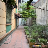 Cho thuê biệt thự đẹp nhất phố đào tấn, dt 200m2 (90m2 x 3 tầng), mt 11m, giá 30 triêu