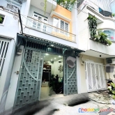 Nhà ngay nhà thờ martin độc lập, 2 lầu, 3 phòng ngủ. giá 6.5 tỷ tl