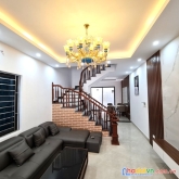 Bán gara ô tô cổ linh-lb, ngõ thông ô tô tải, tặng full nội thất đẹp, 63m2x4.3m