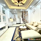 Bán nhà phạm văn đồng-cầu giấy 38m2-chỉ 4.1 tỷ-ô tô gần nhà-lô góc-thoáng trước