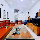 Bán nhà bát khối, long biên 66 m2 * 5 tầng *  4 tỷ 5 * 4 ngủ, đủ công năng, ô tô đỗ cửa