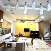Bán nhà hoàng quốc việt 68m2 - lô góc - mặt tiền rộng 7m  - gara ôtô – gần chợ - trung tâm thương